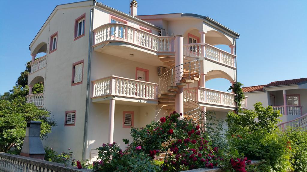 Gardenia Apartments Pakoštane Extérieur photo